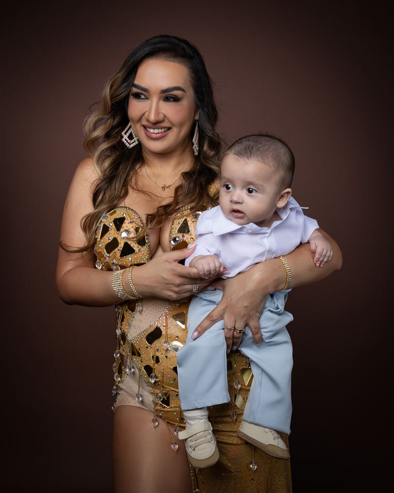 Jiji with her son